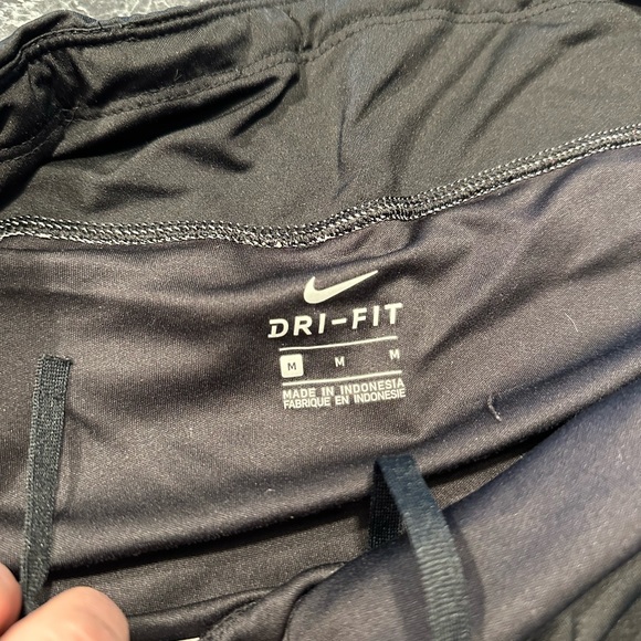 Nike women’s Ohio State Buckeyes gray and black shorts… Size medium - Picture 9 of 11